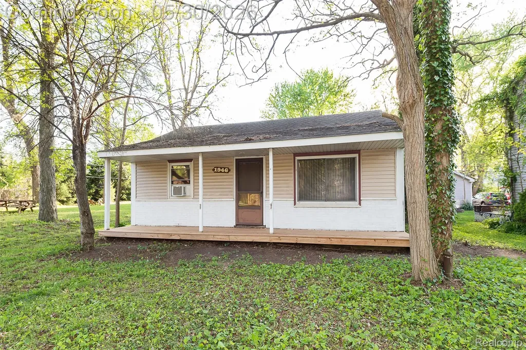 1946 Union Lake Road Commerce Charter Township MI 48382