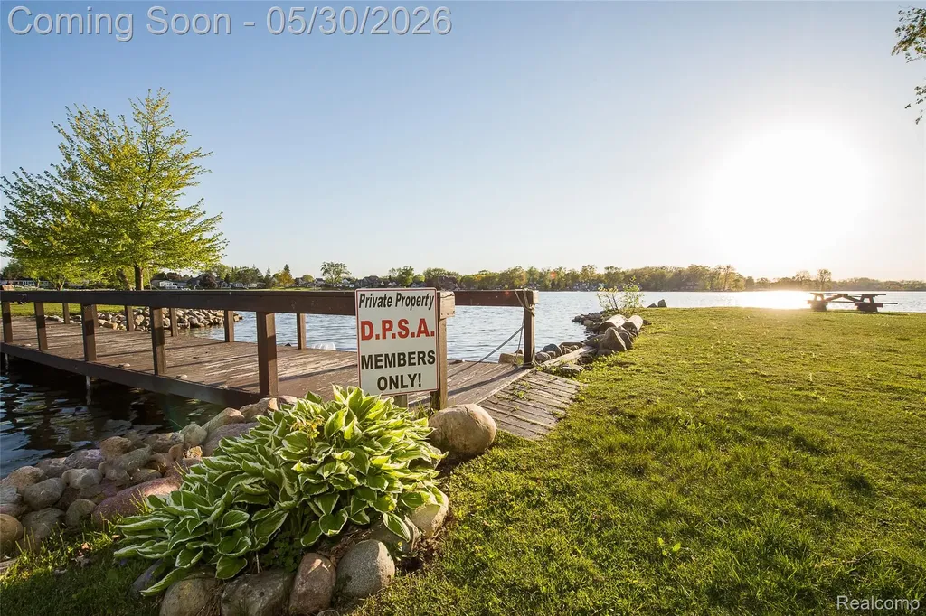 1946 Union Lake Road Commerce Charter Township MI 48382