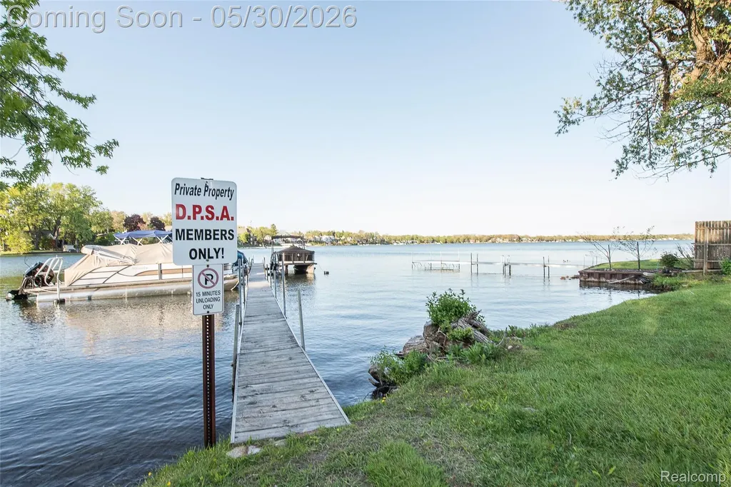 1946 Union Lake Road Commerce Charter Township MI 48382