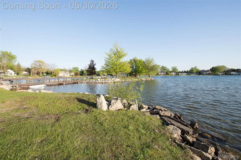 1946 Union Lake Road Commerce Charter Township MI 48382