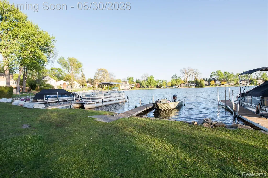 1946 Union Lake Road Commerce Charter Township MI 48382