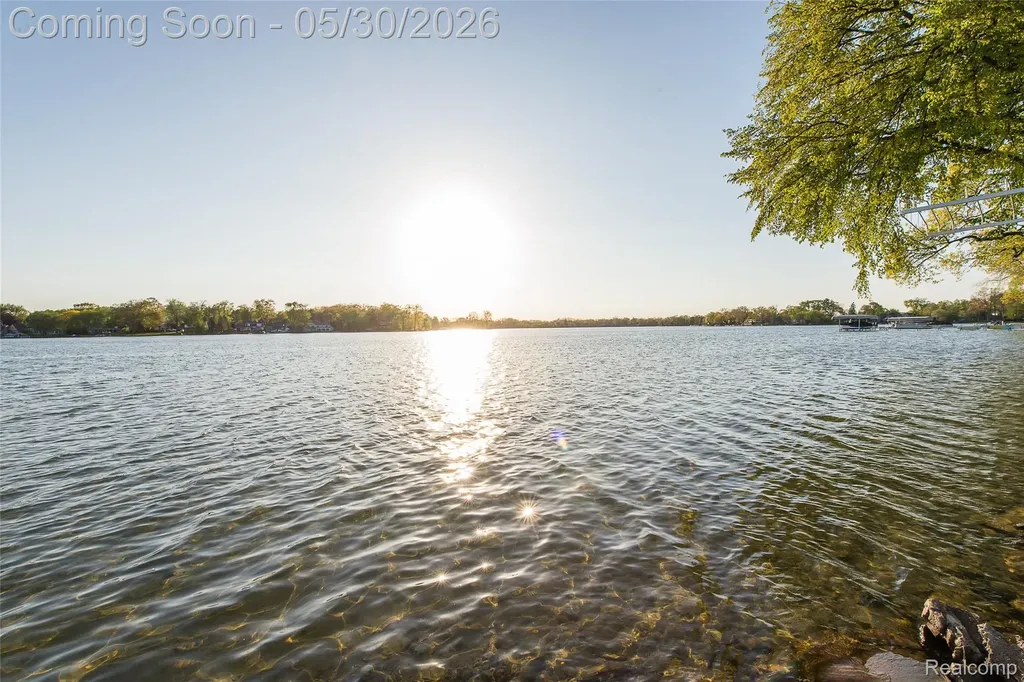 1946 Union Lake Road Commerce Charter Township MI 48382