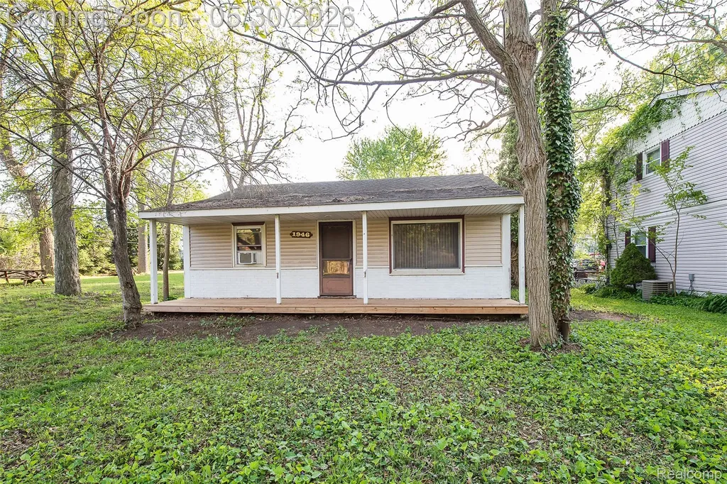 1946 Union Lake Road Commerce Charter Township MI 48382
