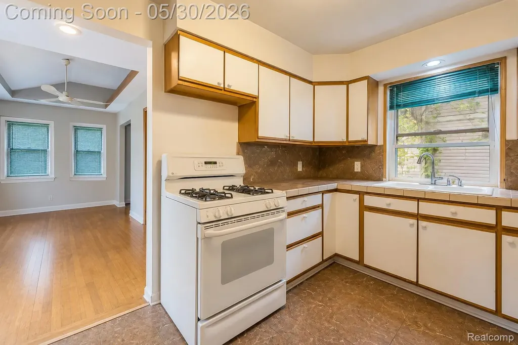 1946 Union Lake Road Commerce Charter Township MI 48382
