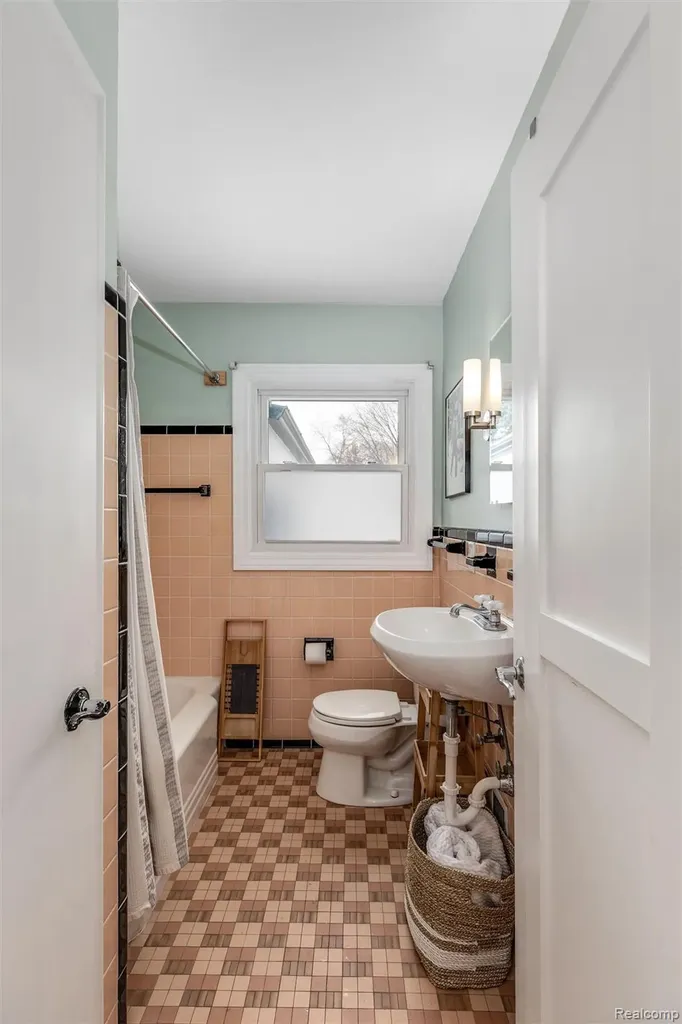 601 Pacific Street Plymouth City MI 48170