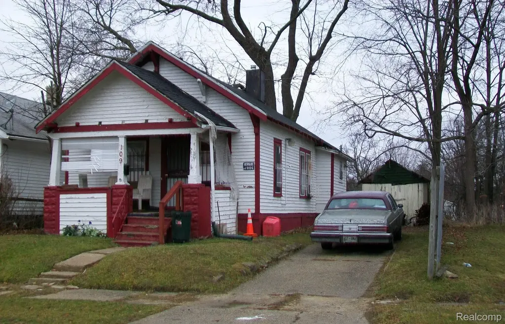 109 E Bishop Avenue Flint City MI 48505