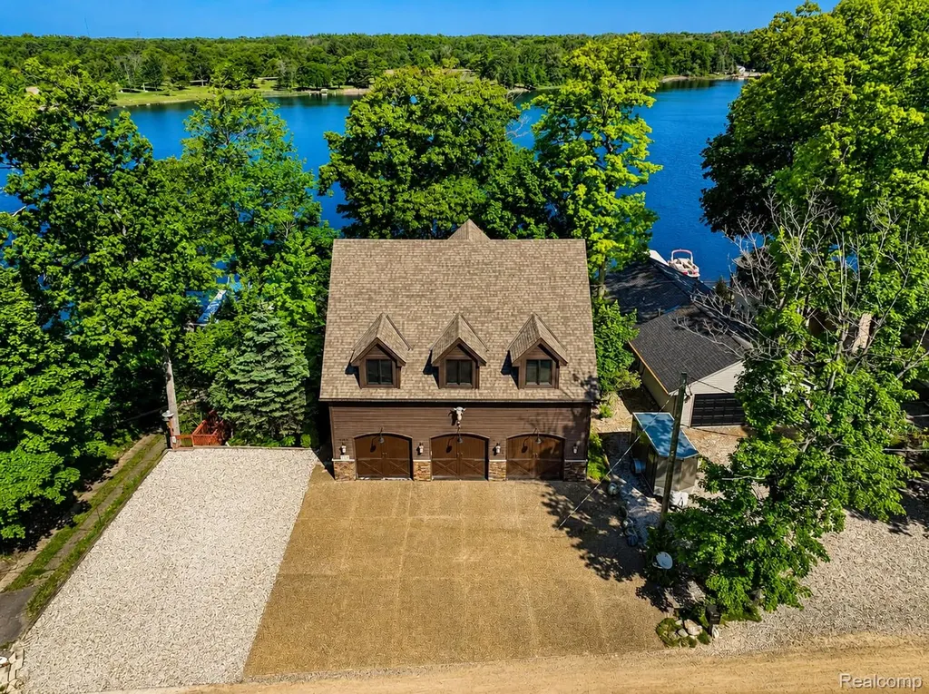 5940 Silver Birch Road Hadley Township MI 48462