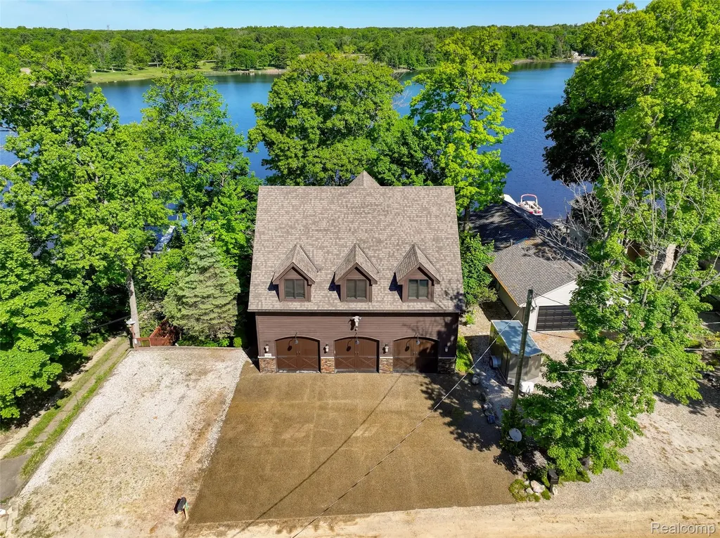 5940 Silver Birch Road Hadley Township MI 48462