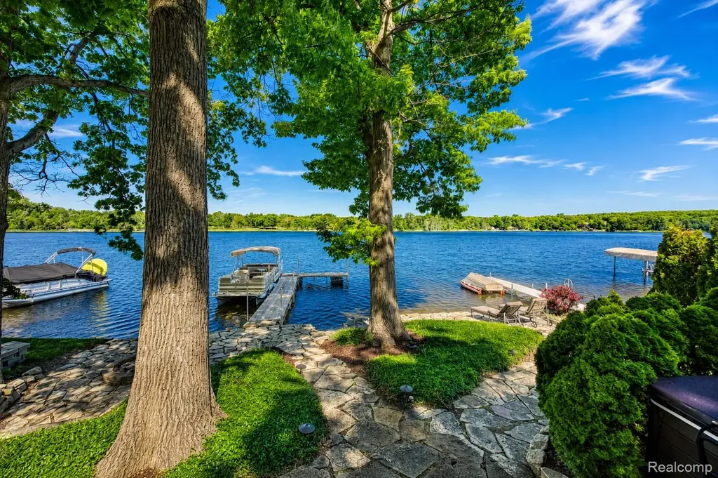 5940 Silver Birch Road Hadley Township MI 48462