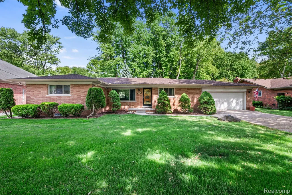 38230 Chartier Street Harrison Charter Township MI 48045