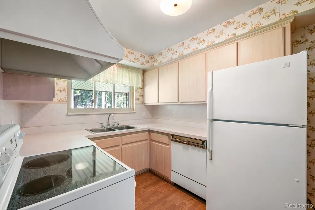 38230 Chartier Street Harrison Charter Township MI 48045