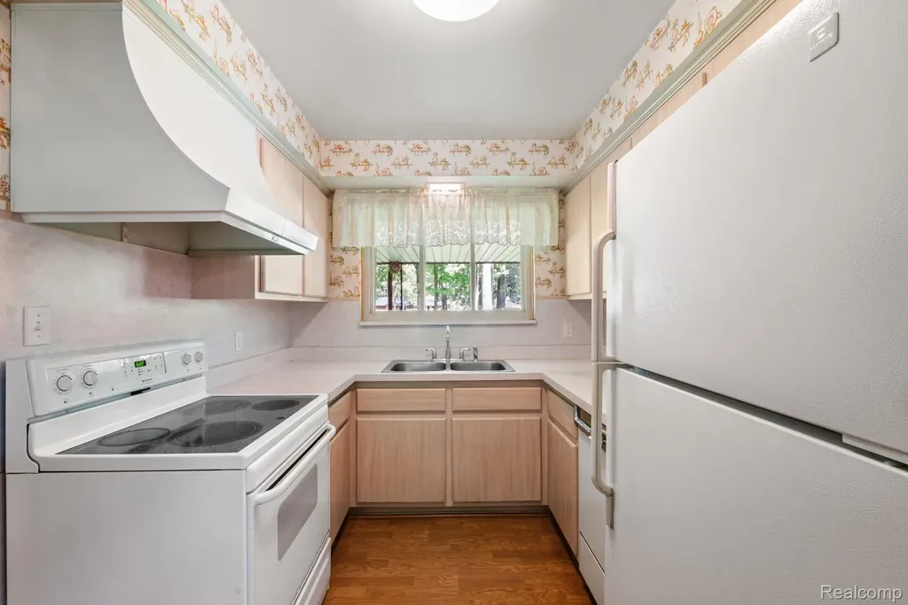 38230 Chartier Street Harrison Charter Township MI 48045