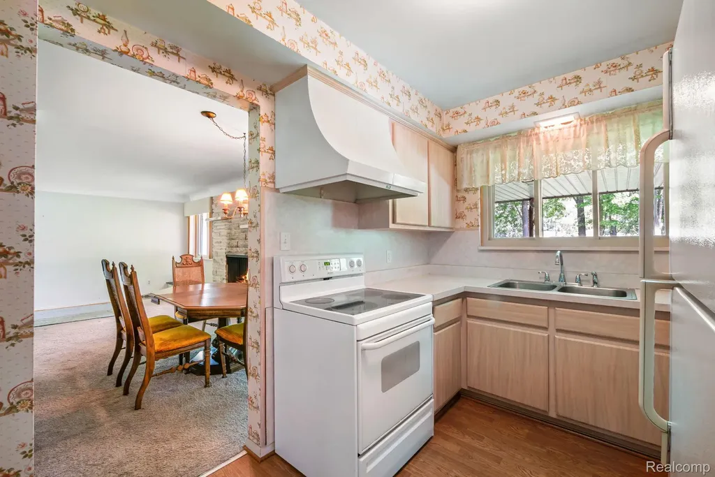 38230 Chartier Street Harrison Charter Township MI 48045
