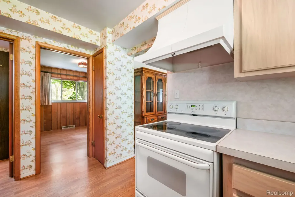 38230 Chartier Street Harrison Charter Township MI 48045