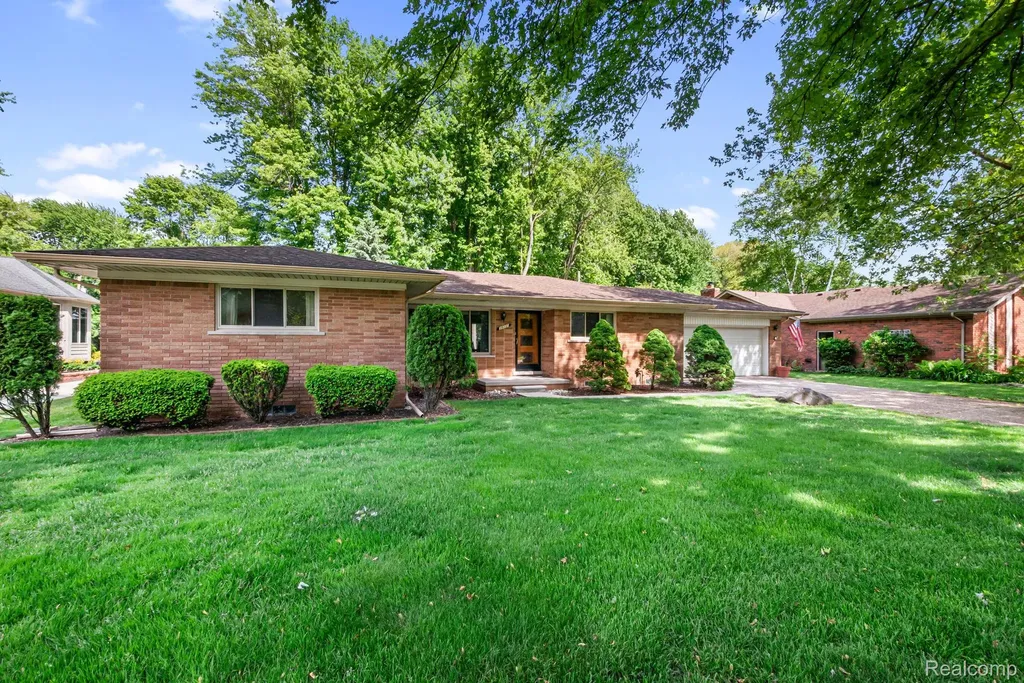 38230 Chartier Street Harrison Charter Township MI 48045