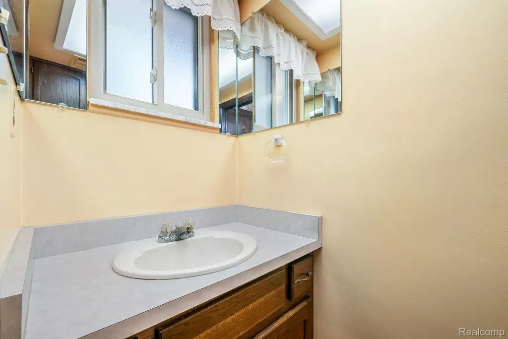 38230 Chartier Street Harrison Charter Township MI 48045