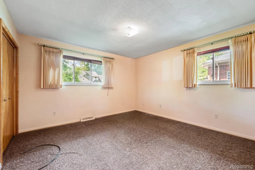 38230 Chartier Street Harrison Charter Township MI 48045
