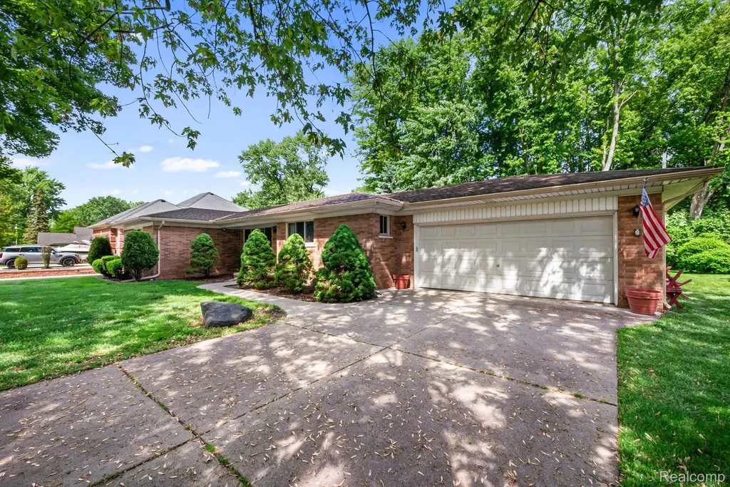 38230 Chartier Street Harrison Charter Township MI 48045