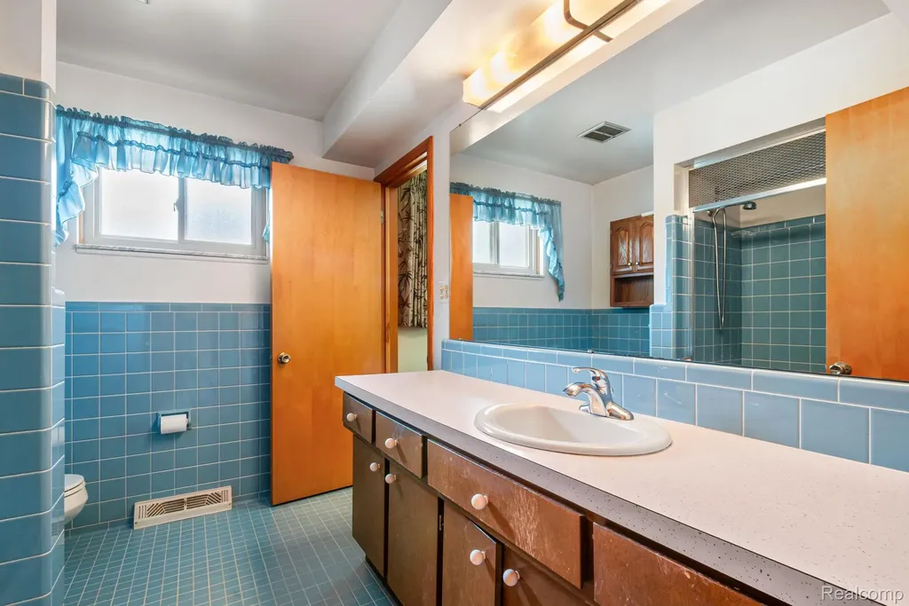 38230 Chartier Street Harrison Charter Township MI 48045