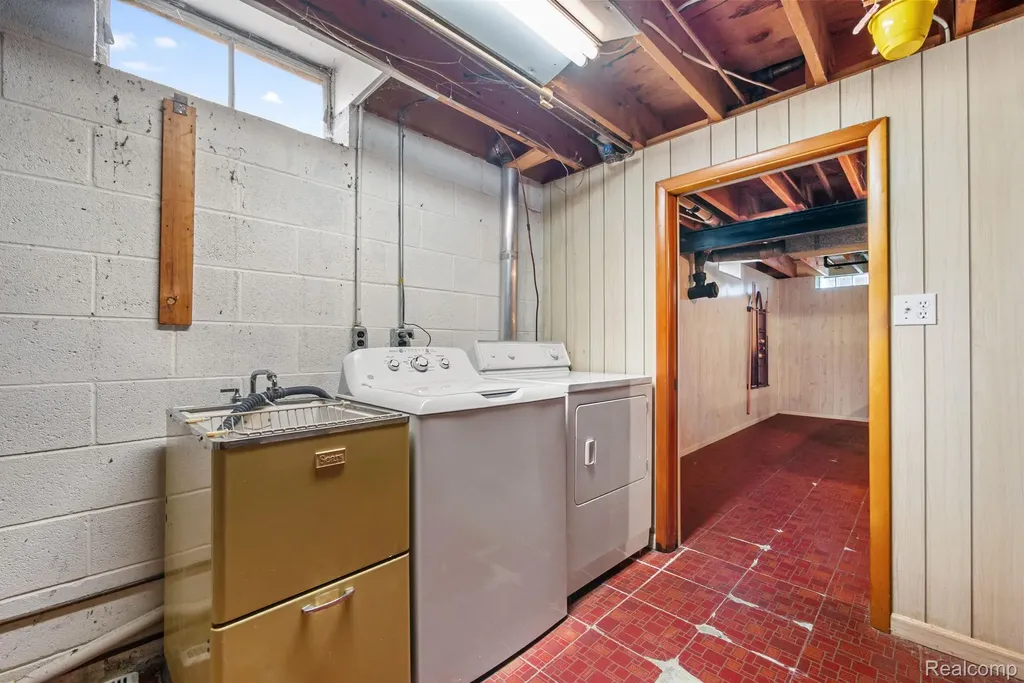 38230 Chartier Street Harrison Charter Township MI 48045