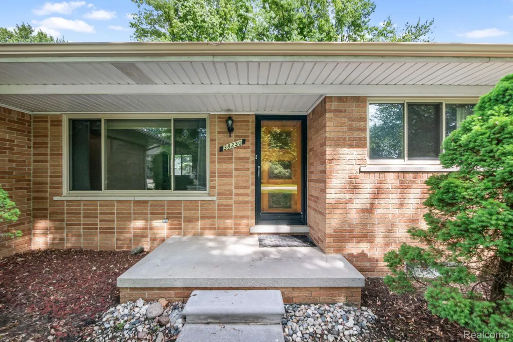 38230 Chartier Street Harrison Charter Township MI 48045