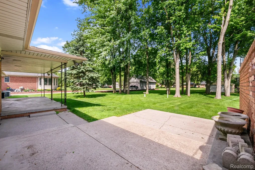 38230 Chartier Street Harrison Charter Township MI 48045