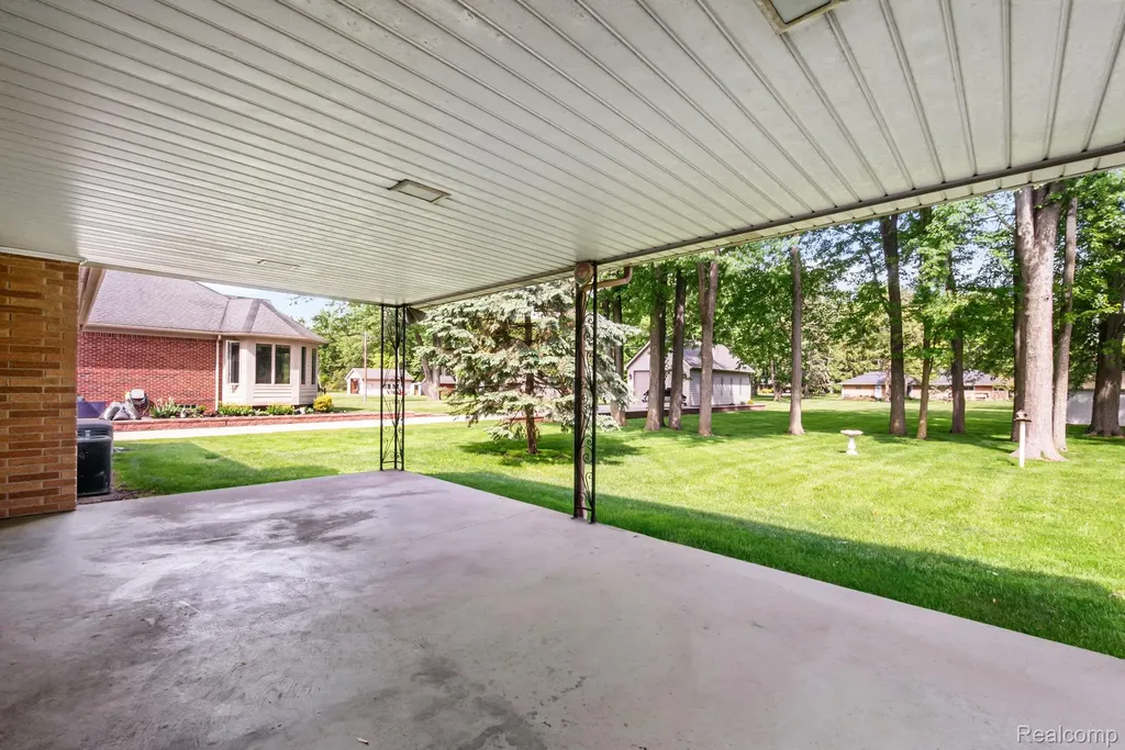 38230 Chartier Street Harrison Charter Township MI 48045