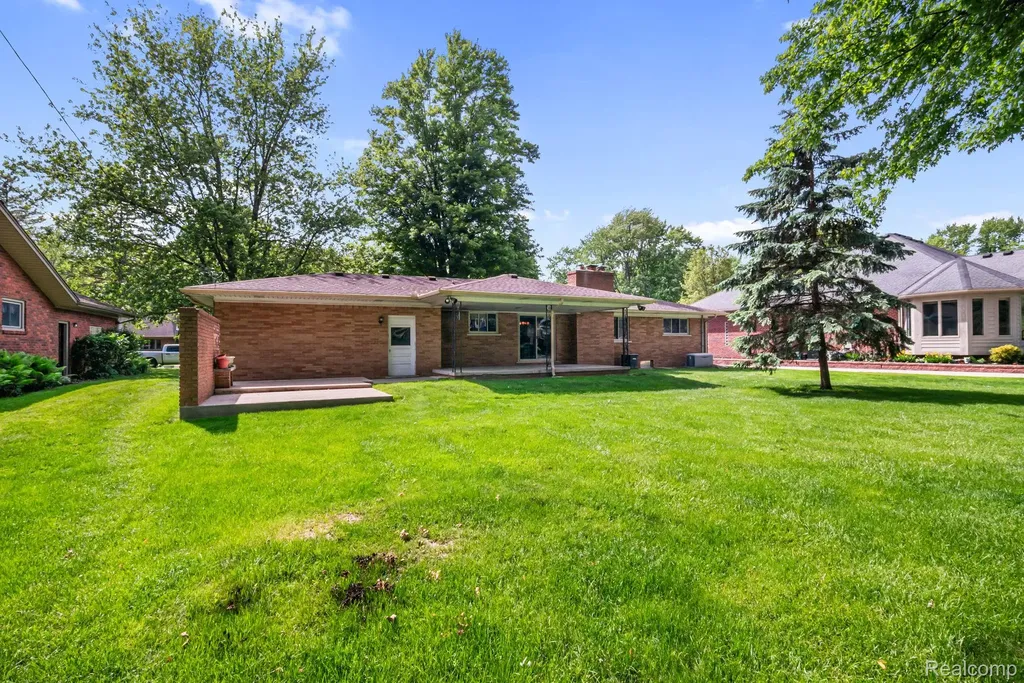 38230 Chartier Street Harrison Charter Township MI 48045