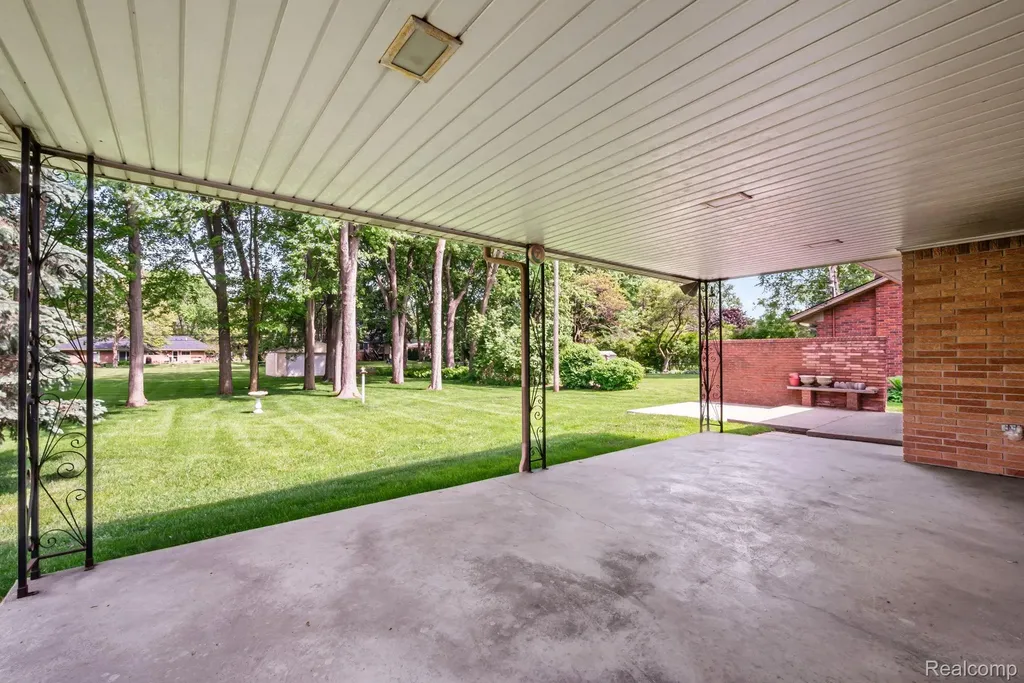 38230 Chartier Street Harrison Charter Township MI 48045