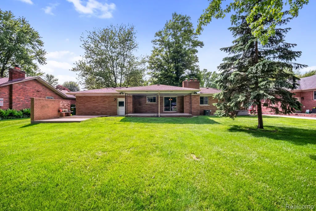 38230 Chartier Street Harrison Charter Township MI 48045
