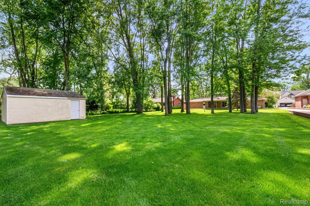 38230 Chartier Street Harrison Charter Township MI 48045
