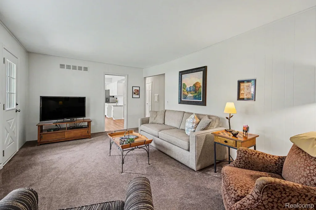 2190 Babcock Drive Troy City MI 48084