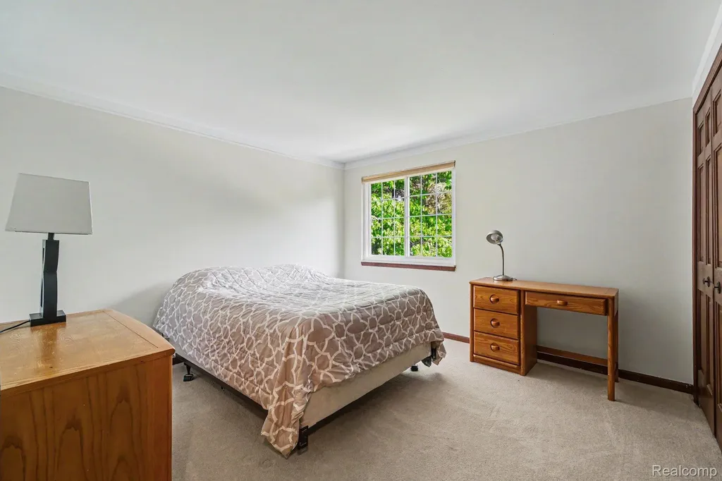 2190 Babcock Drive Troy City MI 48084