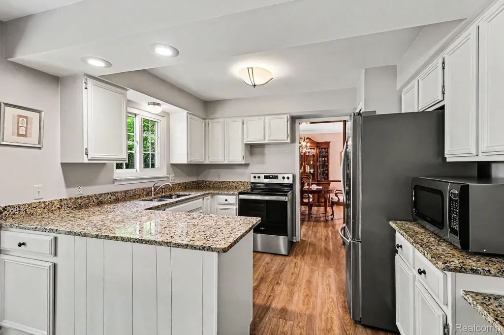 2190 Babcock Drive Troy City MI 48084