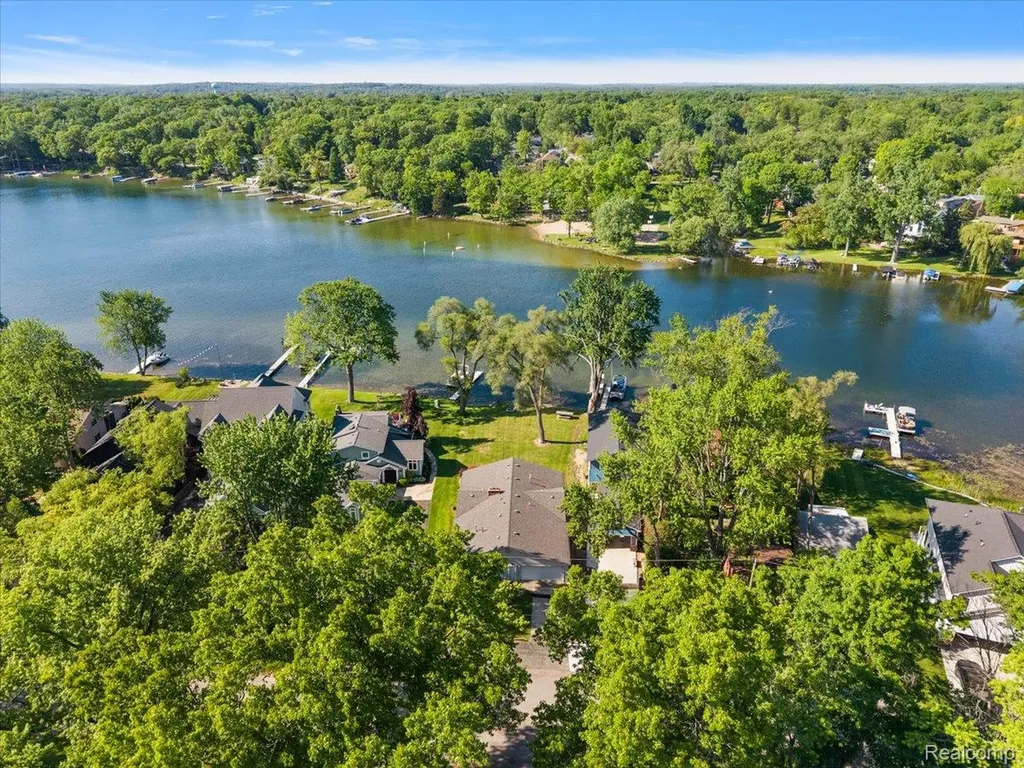 6930 Colony Drive West Bloomfield Charter Township MI 48323