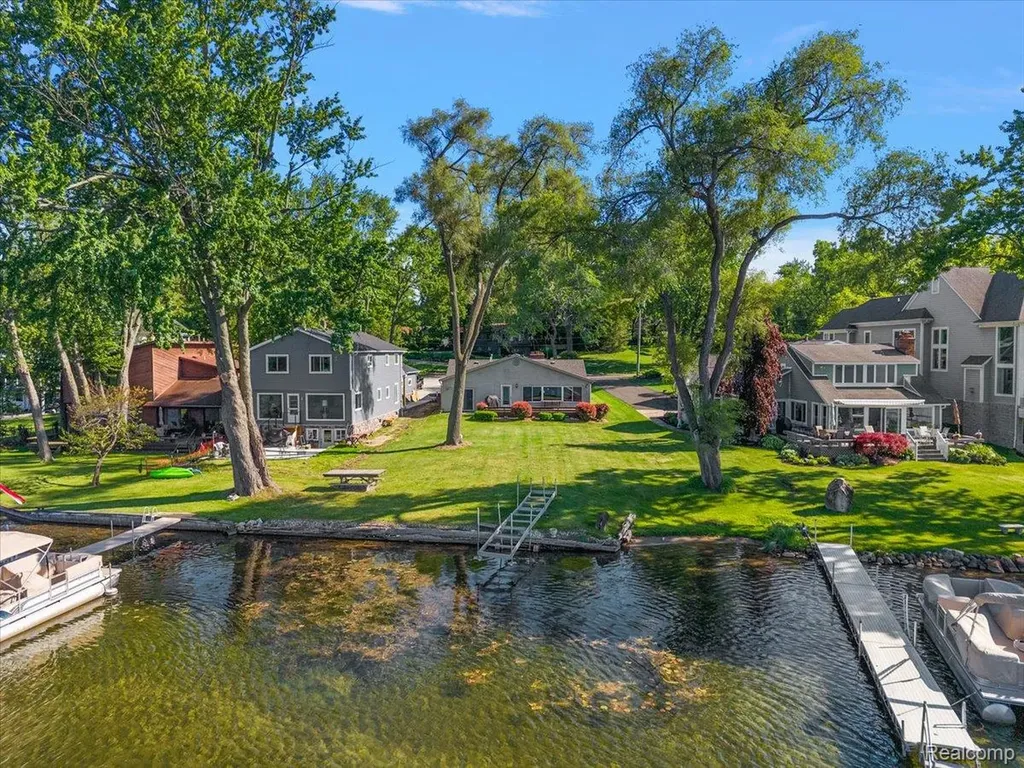 6930 Colony Drive West Bloomfield Charter Township MI 48323