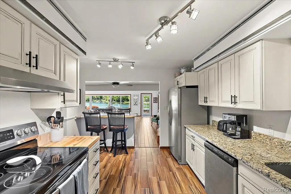 6930 Colony Drive West Bloomfield Charter Township MI 48323