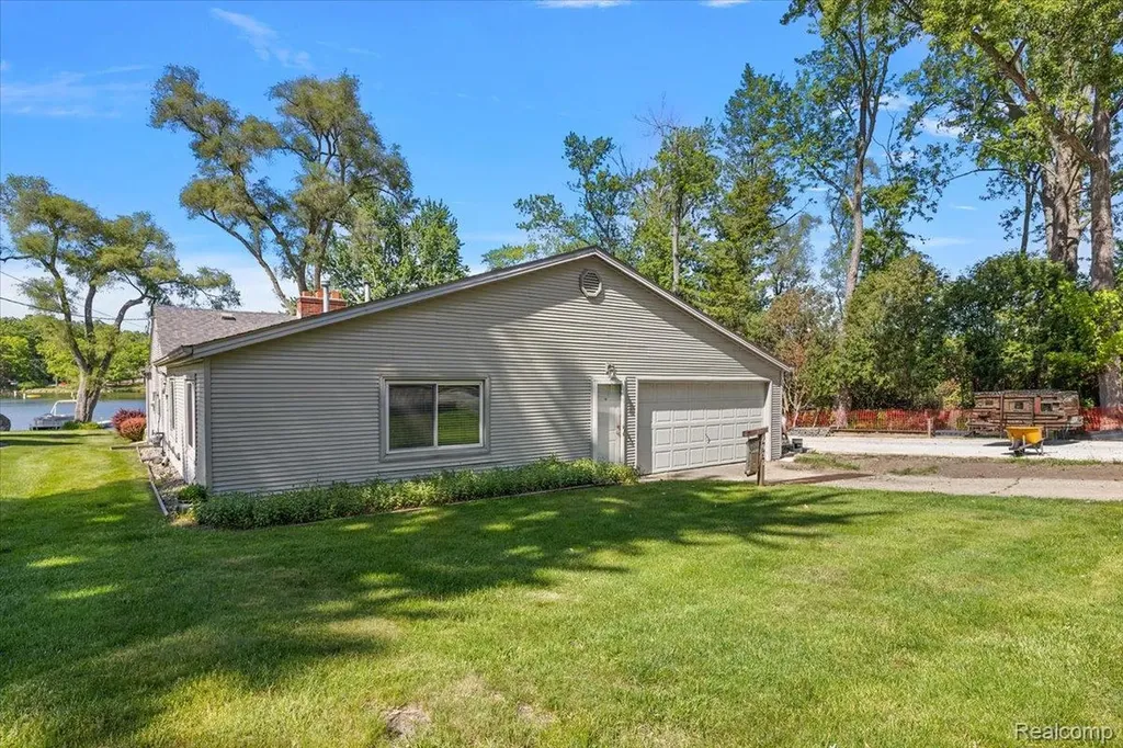 6930 Colony Drive West Bloomfield Charter Township MI 48323