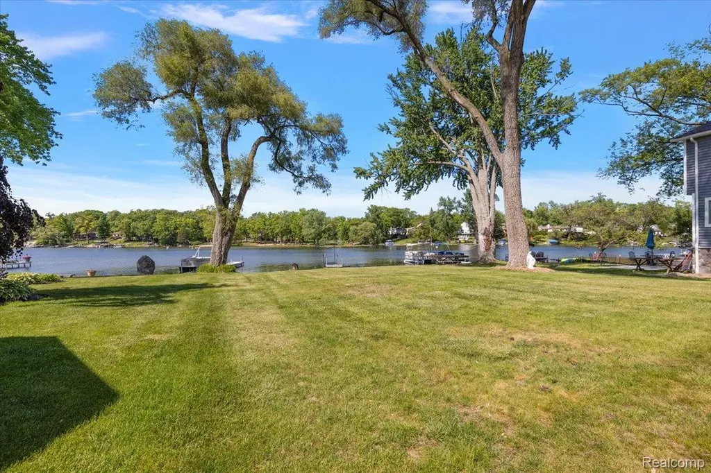 6930 Colony Drive West Bloomfield Charter Township MI 48323