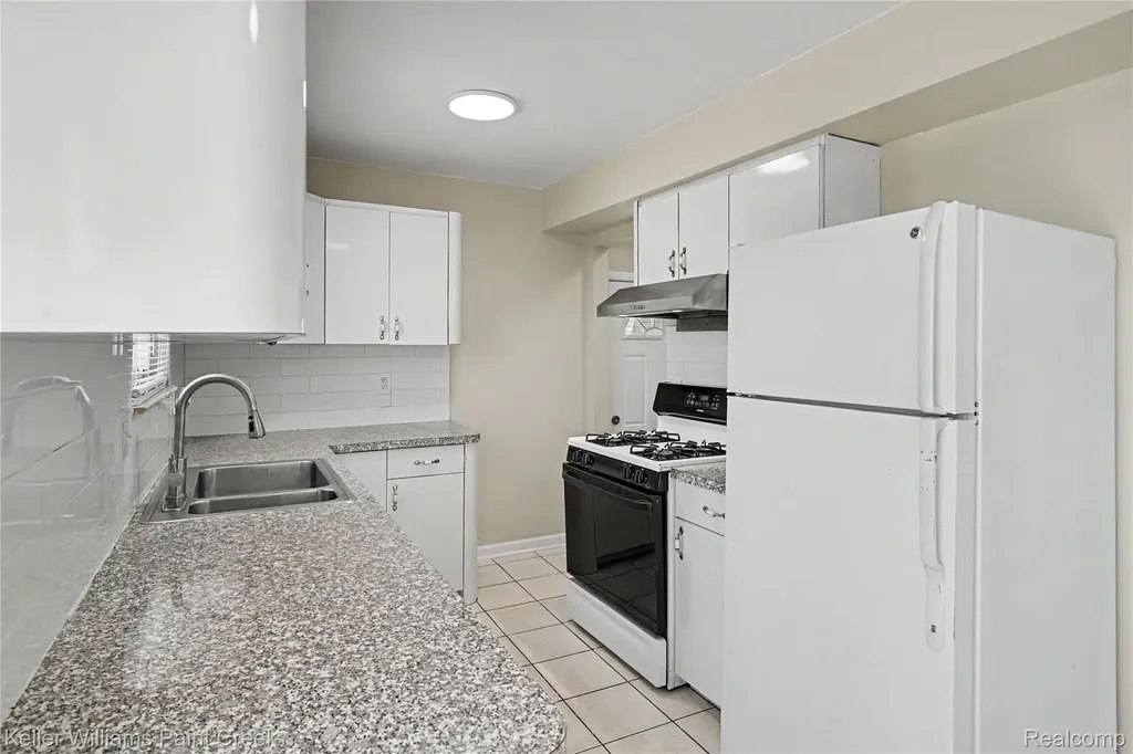 37125 Carpathia Boulevard Sterling Heights City MI 48310
