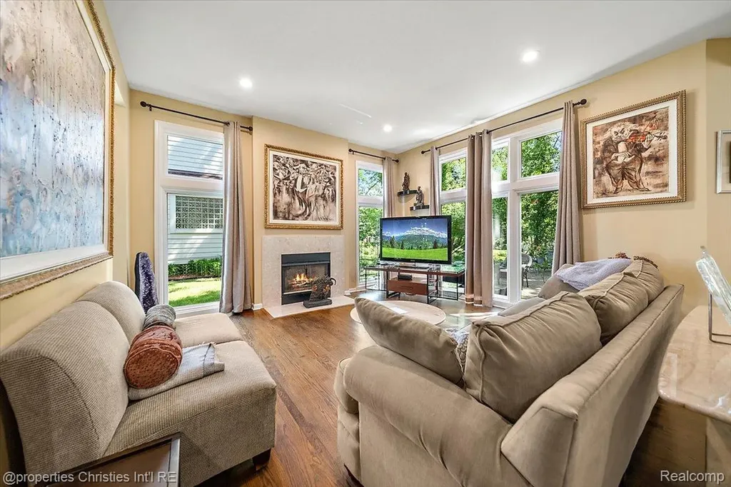 2685 Elizabeth Lane West Bloomfield Charter Township MI 48324