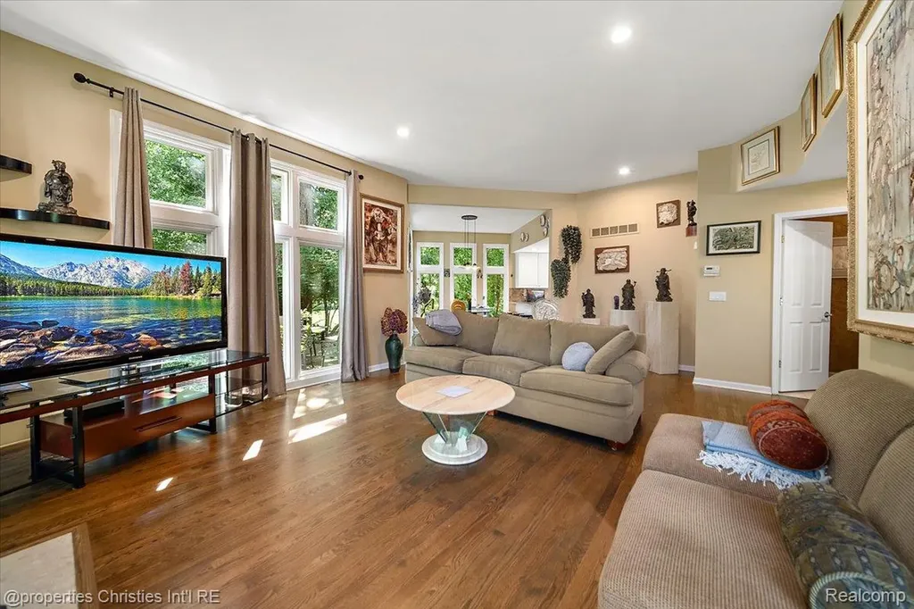 2685 Elizabeth Lane West Bloomfield Charter Township MI 48324