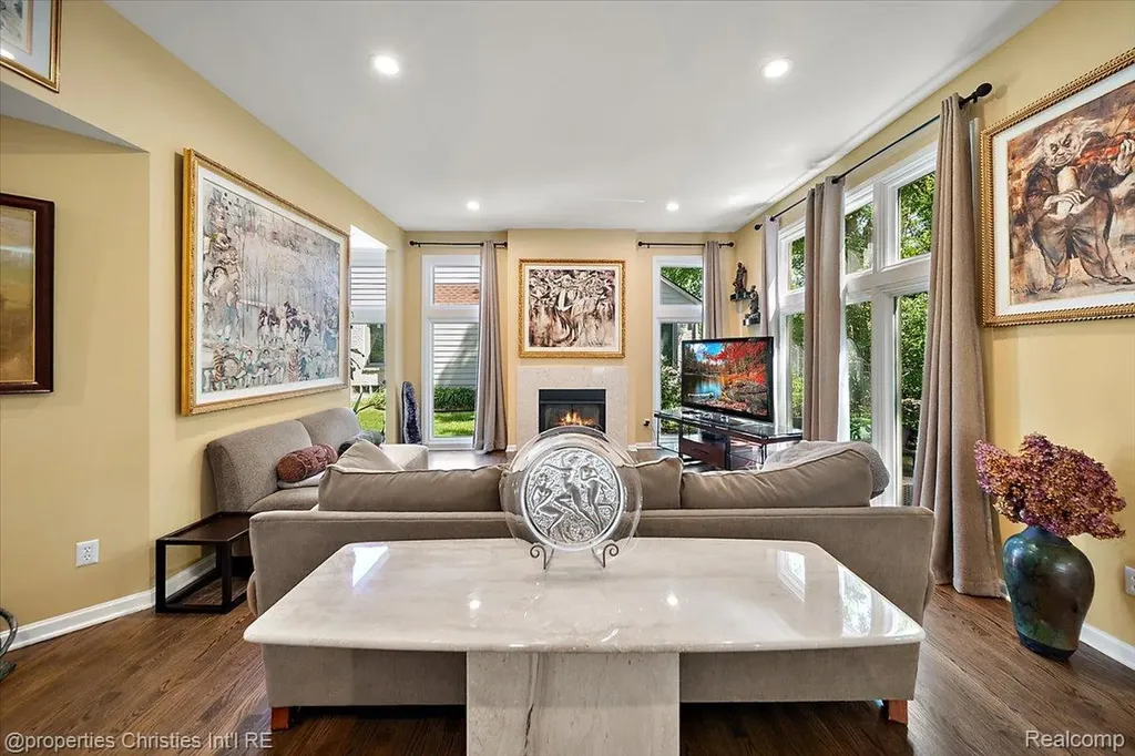 2685 Elizabeth Lane West Bloomfield Charter Township MI 48324