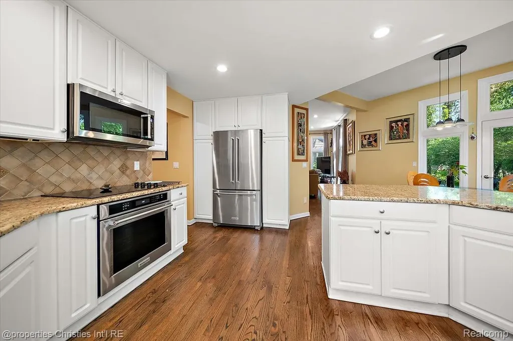 2685 Elizabeth Lane West Bloomfield Charter Township MI 48324