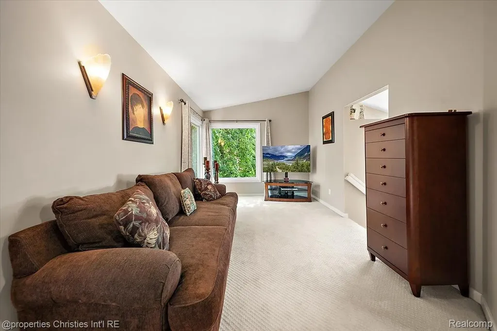 2685 Elizabeth Lane West Bloomfield Charter Township MI 48324