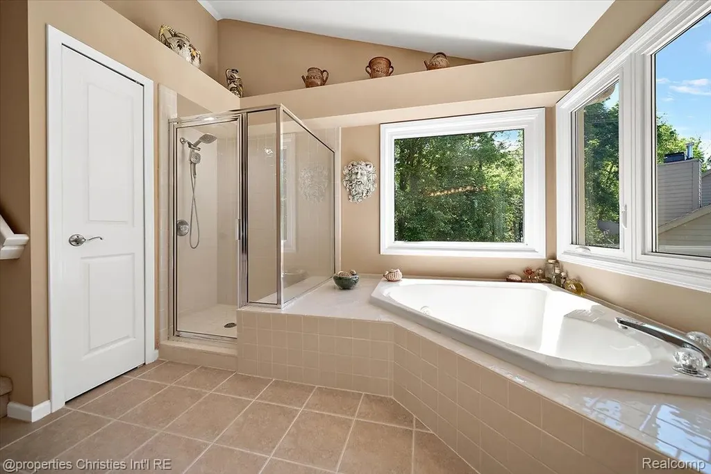 2685 Elizabeth Lane West Bloomfield Charter Township MI 48324