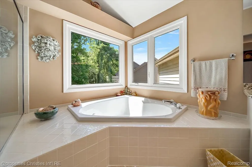 2685 Elizabeth Lane West Bloomfield Charter Township MI 48324