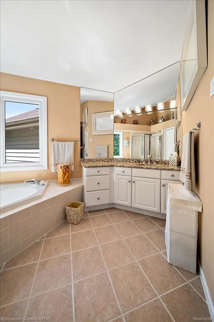 2685 Elizabeth Lane West Bloomfield Charter Township MI 48324
