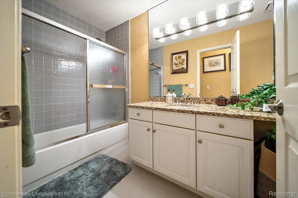 2685 Elizabeth Lane West Bloomfield Charter Township MI 48324