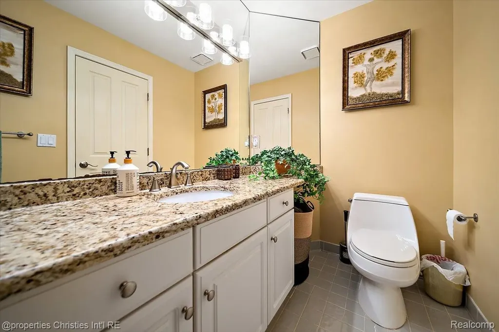 2685 Elizabeth Lane West Bloomfield Charter Township MI 48324